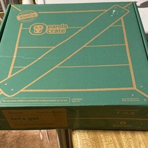 KiwiCo Panda Crate Green Box